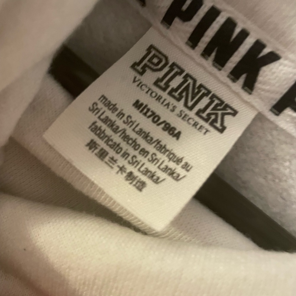 Very cozy pre loved PINK by VS!Like new. Size M. Color black/white/grey.